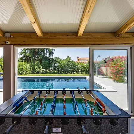 Willa Jacky 2 Near Porec For 4 Persons With 32 M2 Private Pool - Pet Friendly