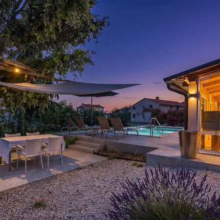 Villa Jacky 2 Near Porec For 4 Persons With 32 M2 Private Pool - Pet Friendly *