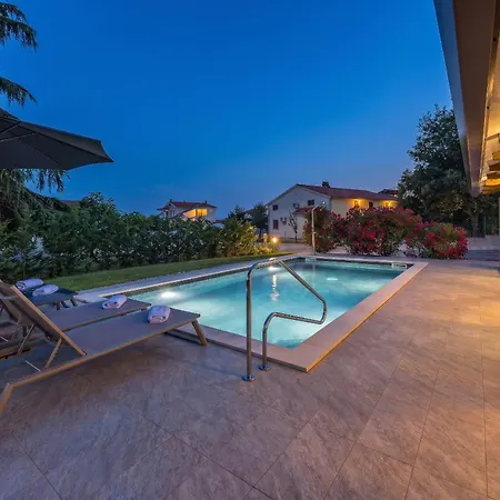Jacky 2 Near Porec For 4 Persons With 32 M2 Private Pool - Pet Friendly *