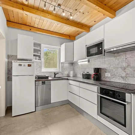 Jacky 2 Near Porec For 4 Persons With 32 M2 Private Pool - Pet Friendly