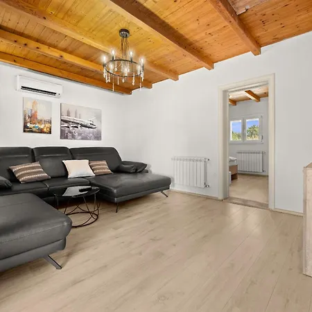 Villa Jacky 2 Near Porec For 4 Persons With 32 M2 Private Pool - Pet Friendly *
