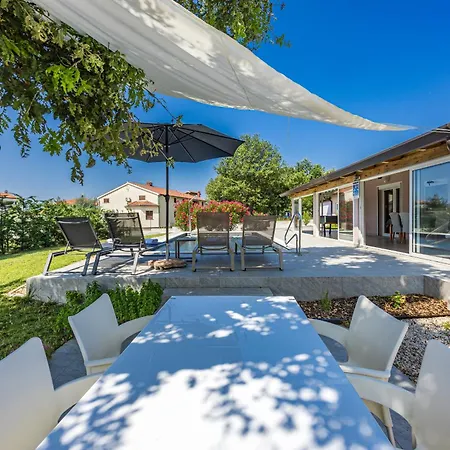 Jacky 2 Near Porec For 4 Persons With 32 M2 Private Pool - Pet Friendly *