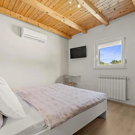 Jacky 2 Near Porec For 4 Persons With 32 M2 Private Pool - Pet Friendly Willa *