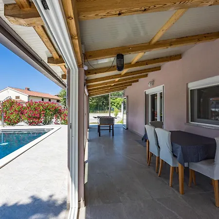 Vila Jacky 2 Near Porec For 4 Persons With 32 M2 Private Pool - Pet Friendly *