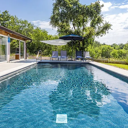Jacky 2 Near Porec For 4 Persons With 32 M2 Private Pool - Pet Friendly Vila